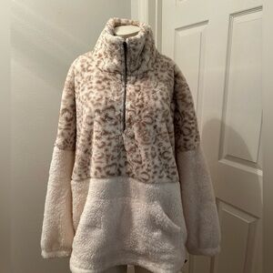 Entro women’s cream animal print Sherpa pullover medium long sleeve